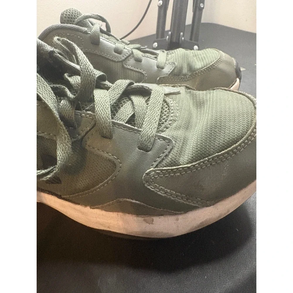 Under Armour Charged Assert 9 Mens Running Shoes Olive Green 3026727-300 Sz 8.5